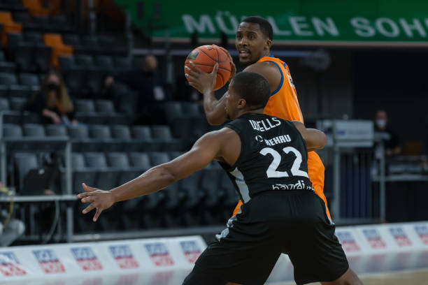 风格截然不 风格截然不