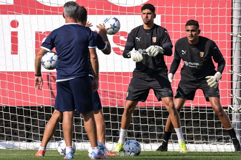 靠板仓滉与 靠板仓滉与